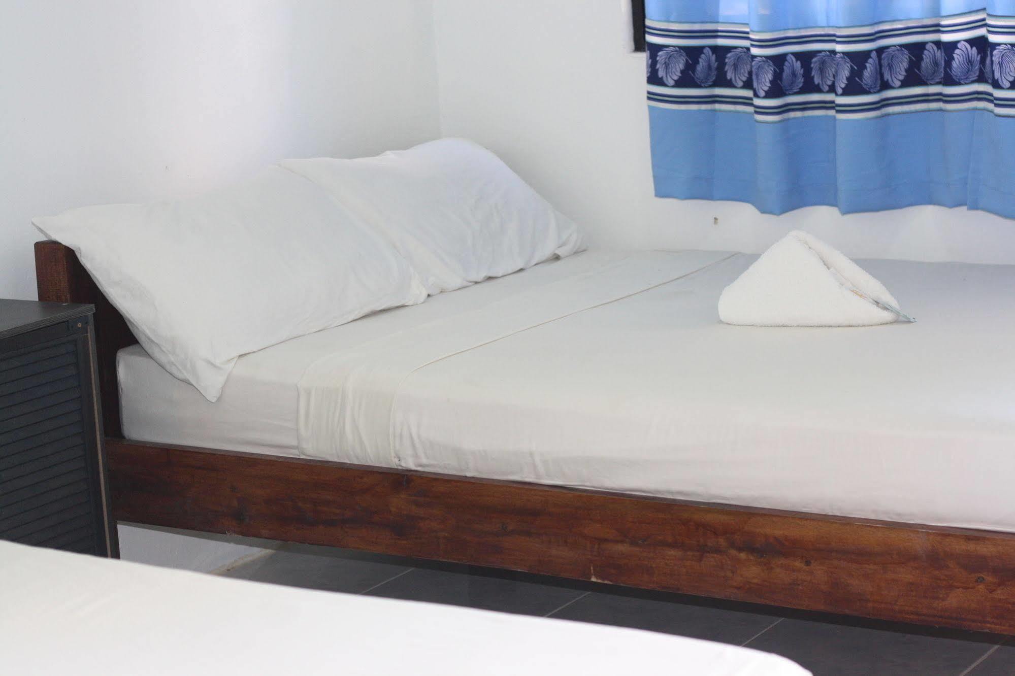 Oyo 435 La Veranda Beach Resort Панглао Екстериор снимка